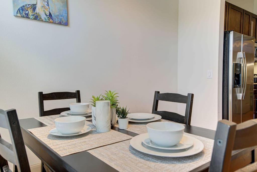 Cozy Apt Nrg Pool,Wi-Fi, Free Parking, Petsok! Houston Eksteriør bilde