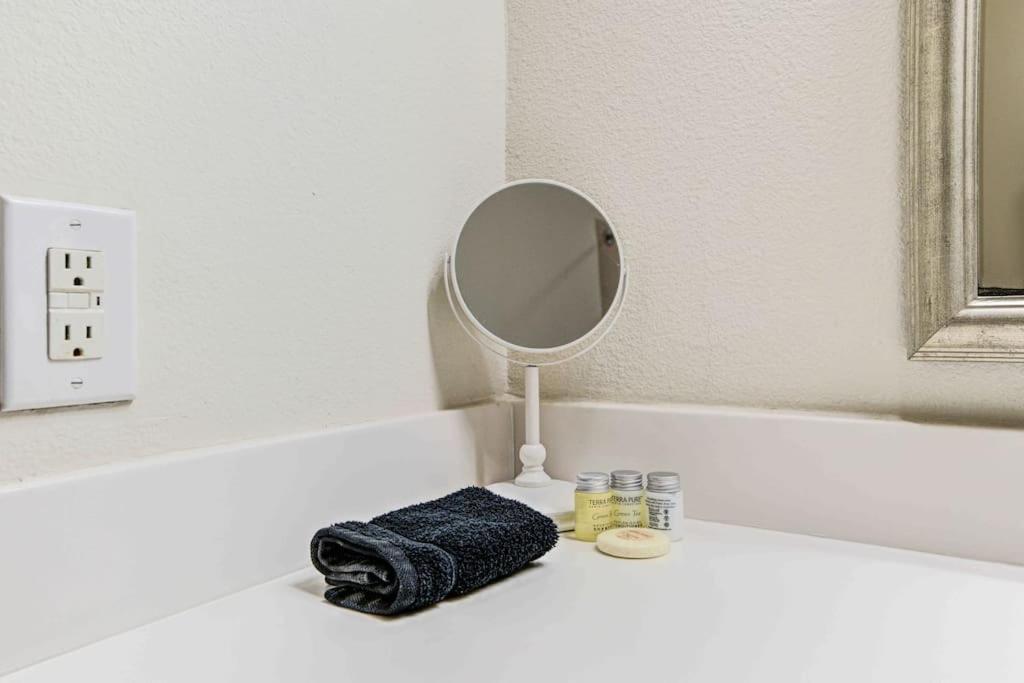 Cozy Apt Nrg Pool,Wi-Fi, Free Parking, Petsok! Houston Eksteriør bilde