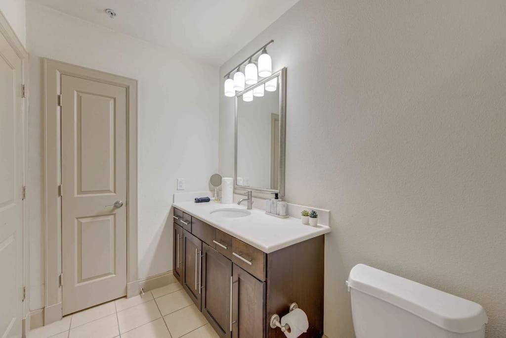 Cozy Apt Nrg Pool,Wi-Fi, Free Parking, Petsok! Houston Eksteriør bilde